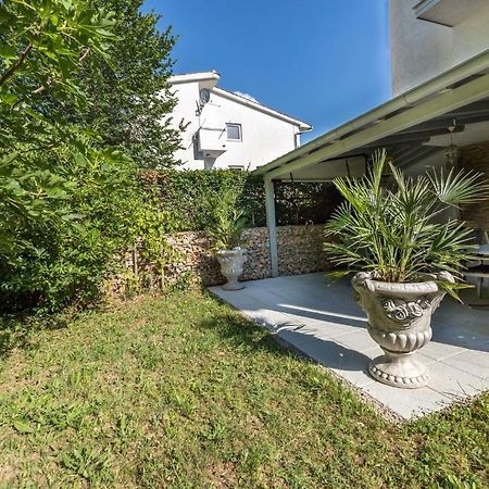 Apartment Pavic Garden Baska  Bagian luar foto