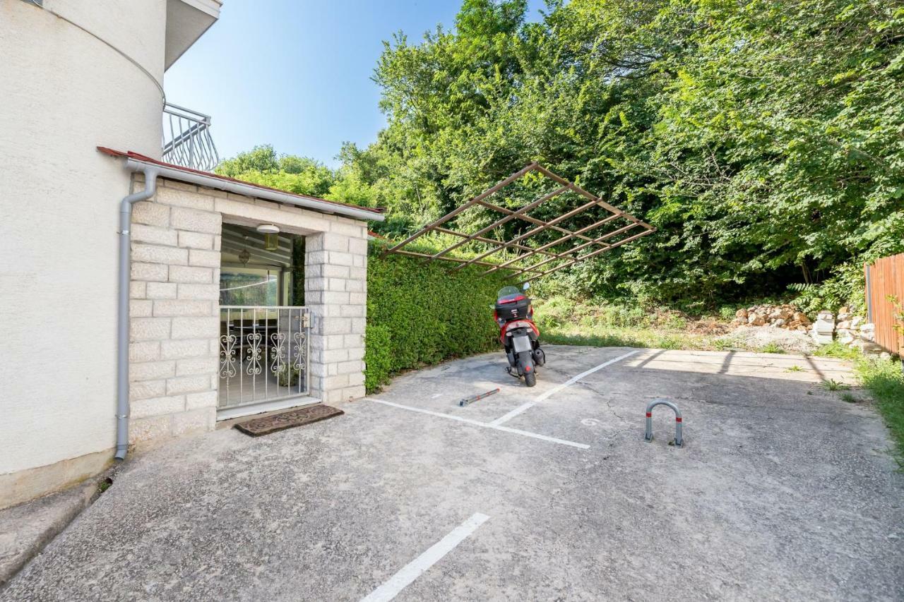 Apartment Pavic Garden Baska  Bagian luar foto